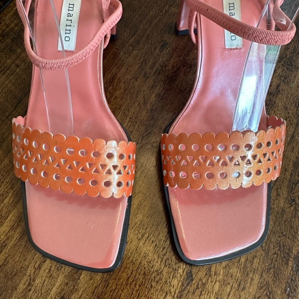 Ann Marino | Vintage Y2K Heeled Slingback Sandals with Die-cut Detail - Picture 6 of 8